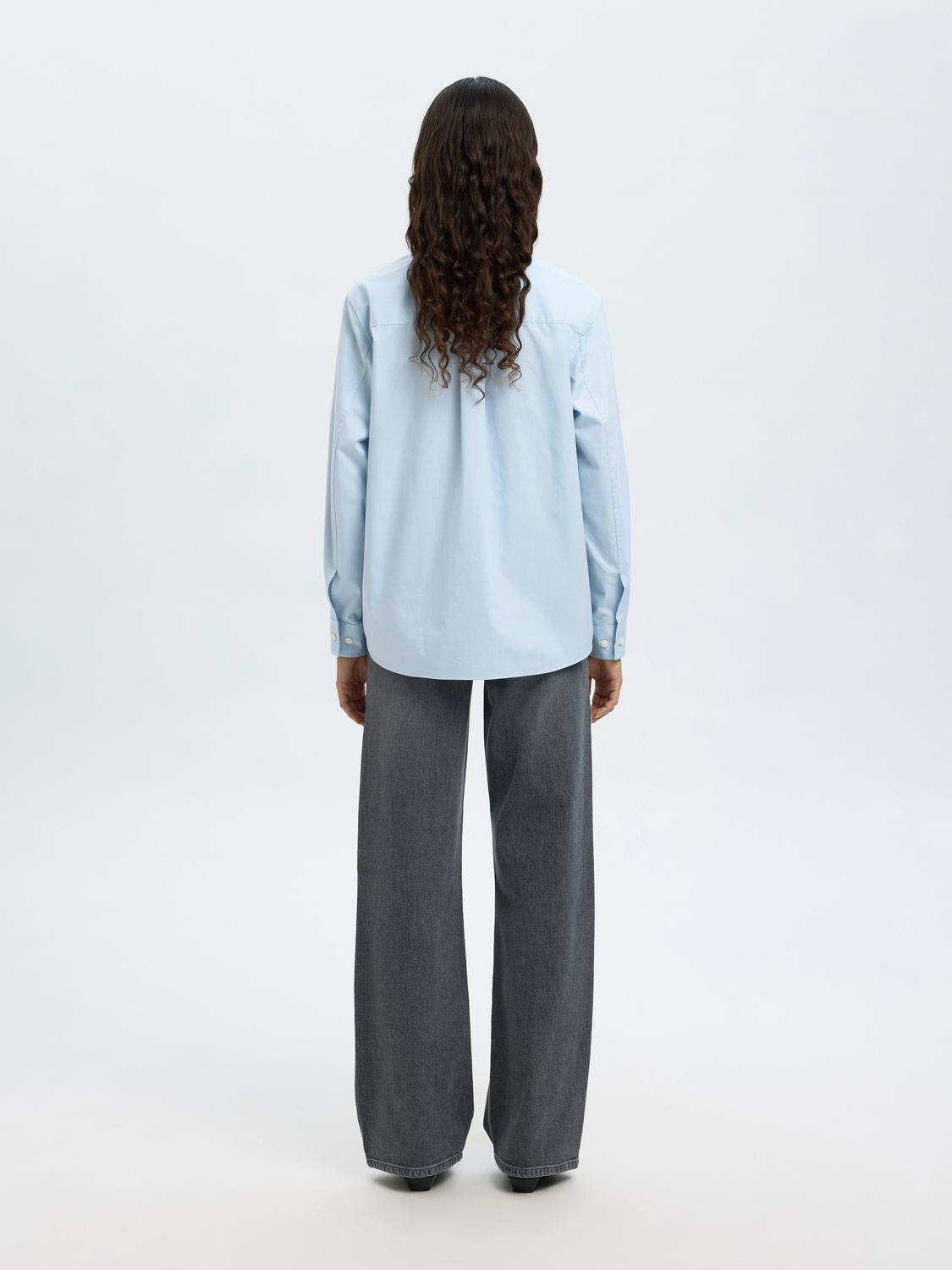 model_shot-back
